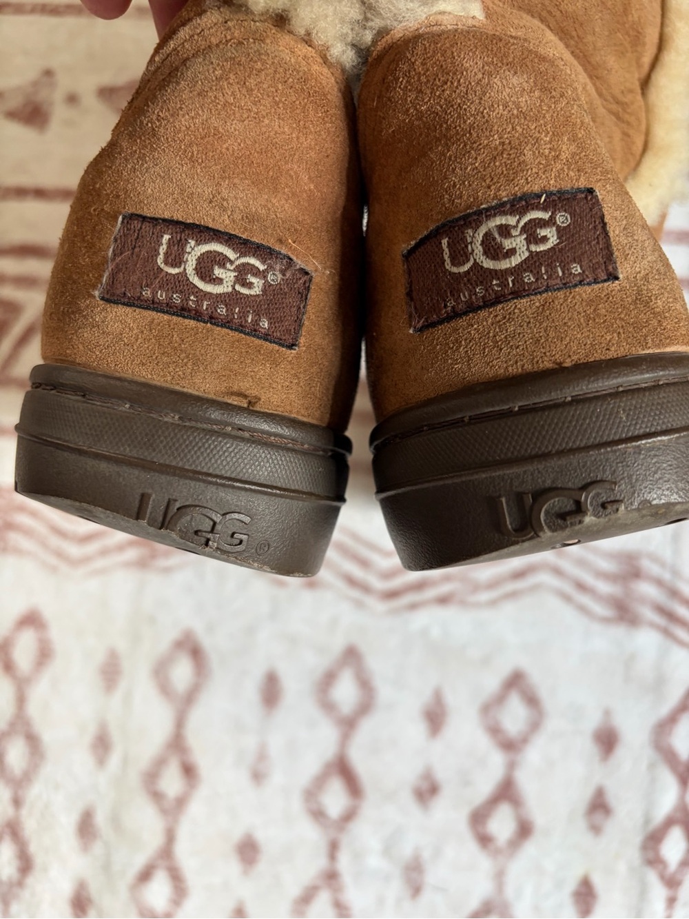 Women’s size 9 authentic Uggs - Picture 3 of 5